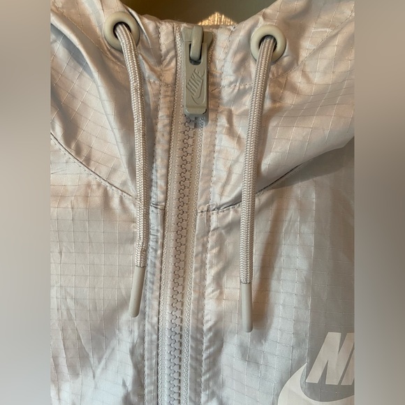 Nike Windbreaker - Picture 4 of 5